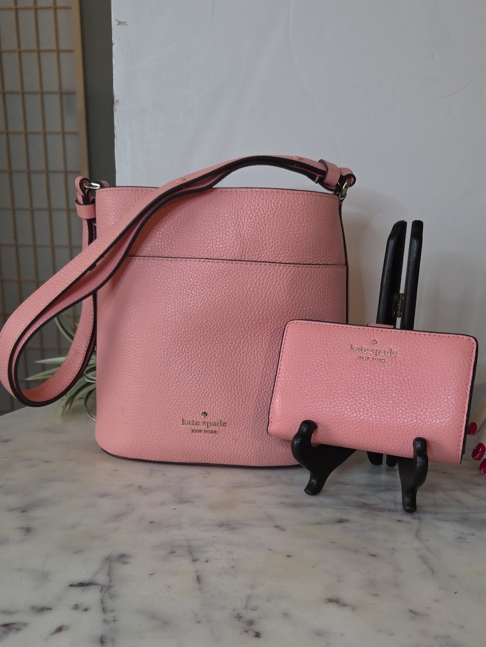 kate spade Leila Small Bucket Bag / Matching Leila Medium Compact Wallet 🍑 Rose